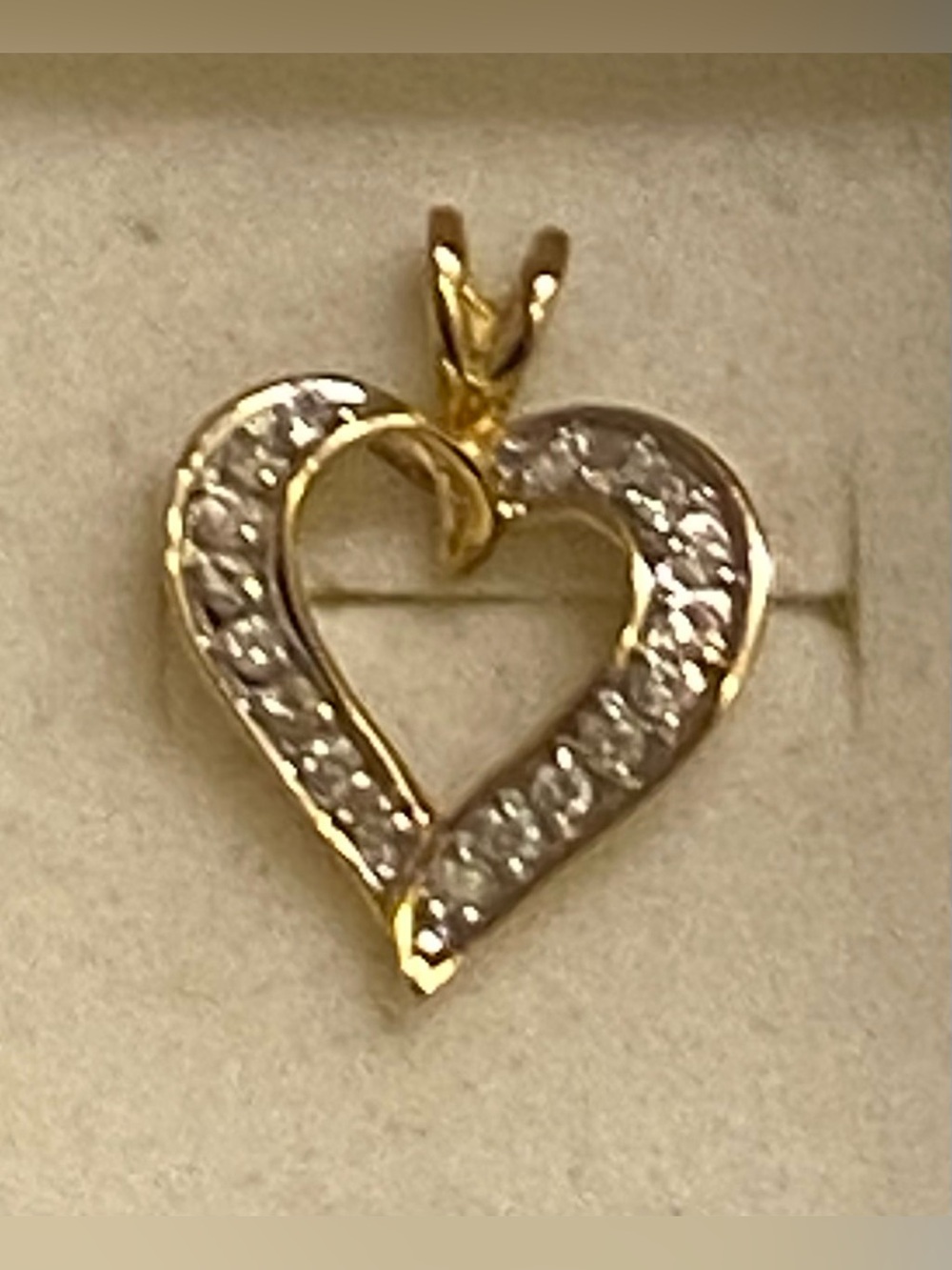 14KT Gold Diamond Heart Pendant Necklace